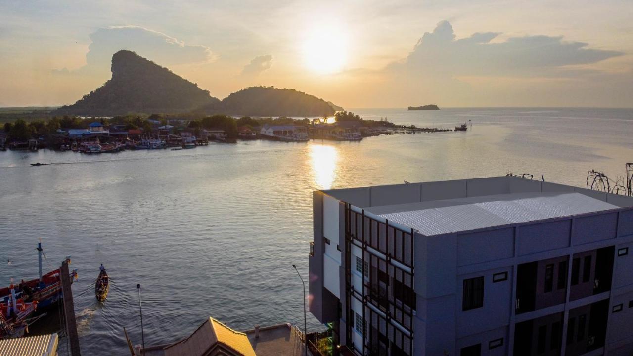 Hotel The Blue C Donsak Surat Thani Exterior foto